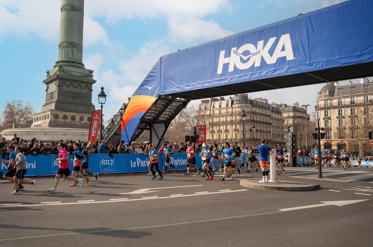 Les étudiants ESDP au départ du Semi-Marathon de Paris